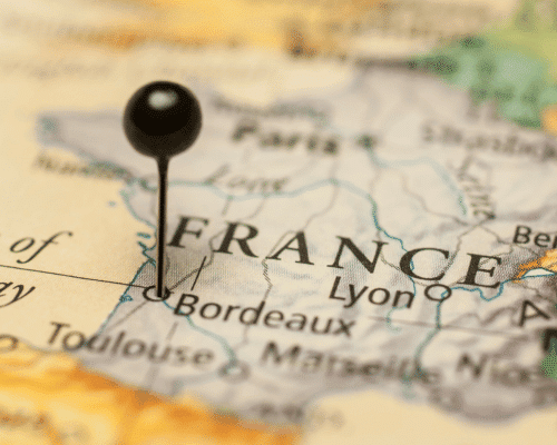 carte de france avec punaise sur la ville de Bordeaux